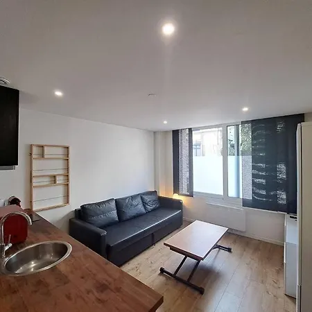 Jakarta, Studio Hyper Centre * Ρενς