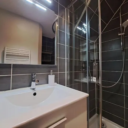 Jakarta, Studio Hyper Centre Ρενς
