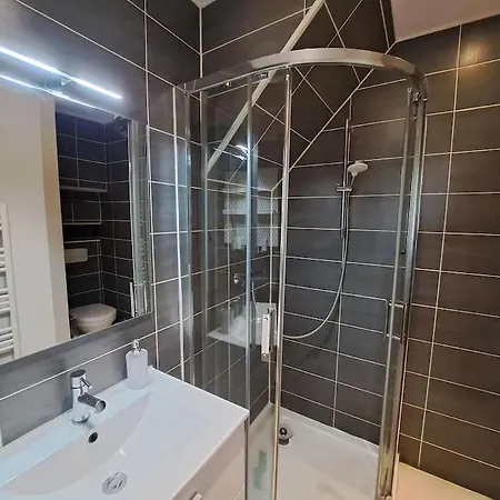 Διαμέρισμα Jakarta, Studio Hyper Centre Ρενς